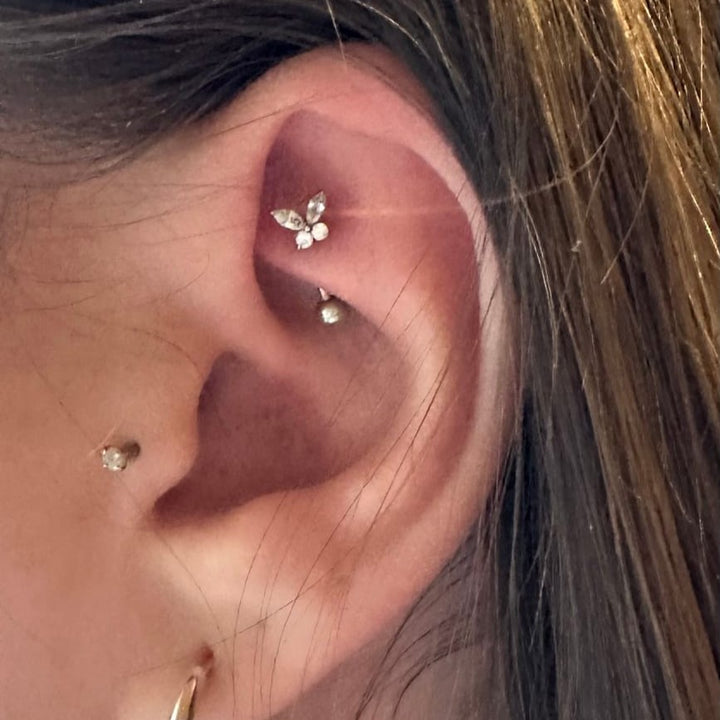 Ohrpiercing Tragus Rook Lobe 18K vergoldet Zirkonia Blume