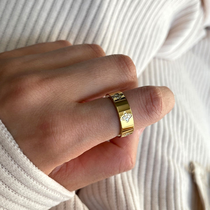 Chunky Ring Steine in Blumenform vergoldet wasserfest