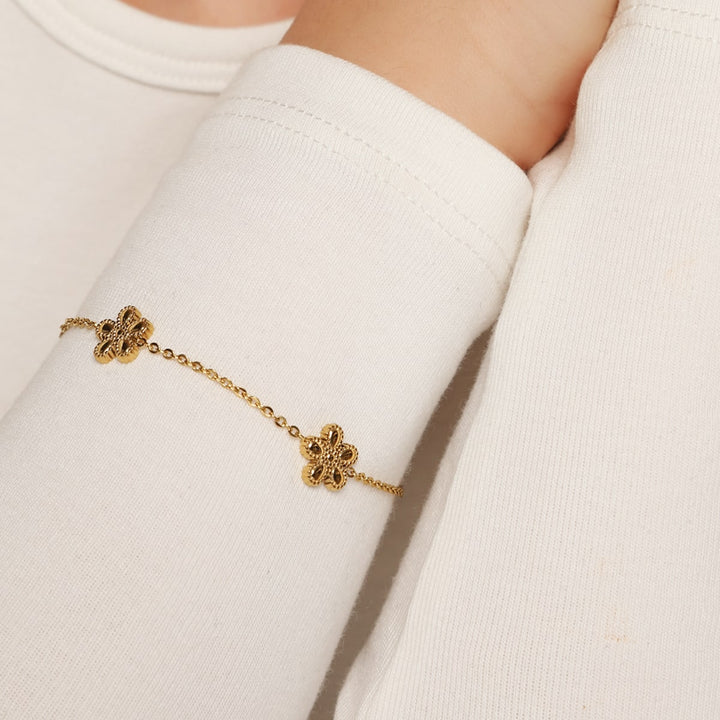 Elegantes Armband mit Blumen wasserfest 18K vergoldet Edelstahl