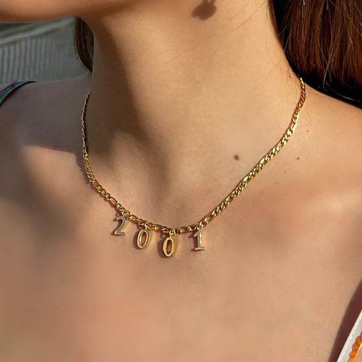Jahreszahl Kette personalisiert 18K vergoldet wasserfest