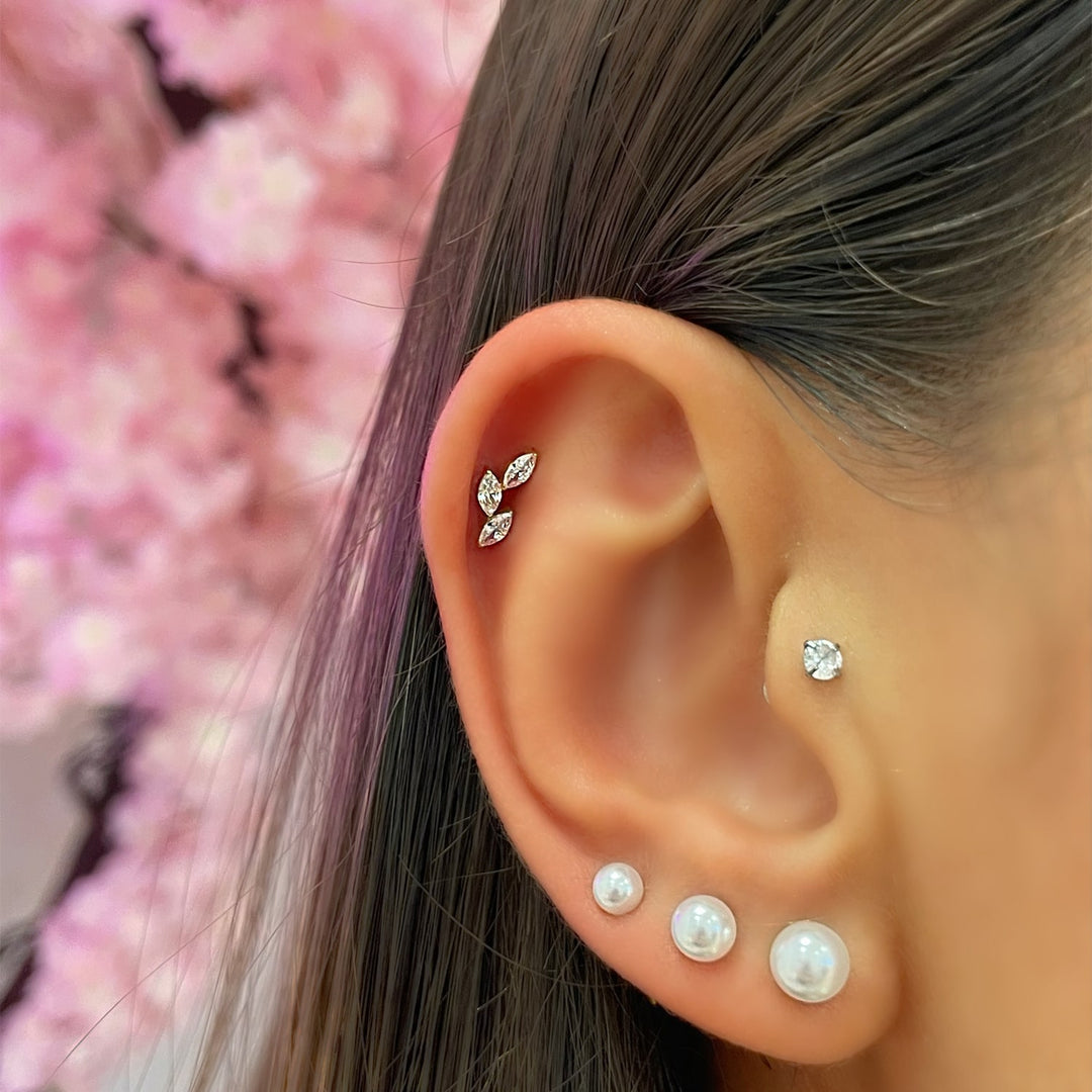 wasserfestes Labret Piercing 18K vergoldet Helix