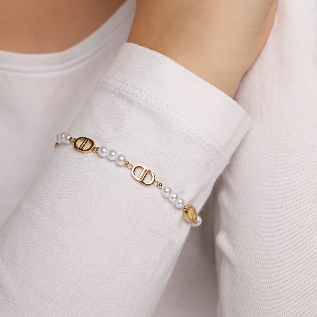 Armband mit Perlen und goldenen Details wasserfest