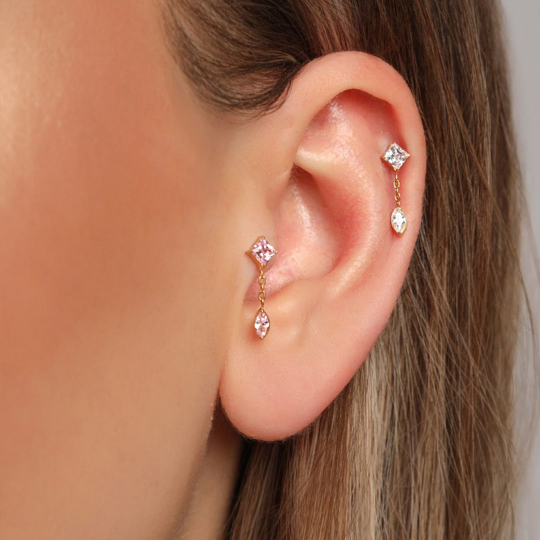 Helix Piercing Titan mit Zirkonia Steinchen hängend mit Kette