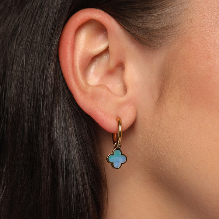 Clover Ohrringe Blau Perlmutt 18K vergoldet wasserfest