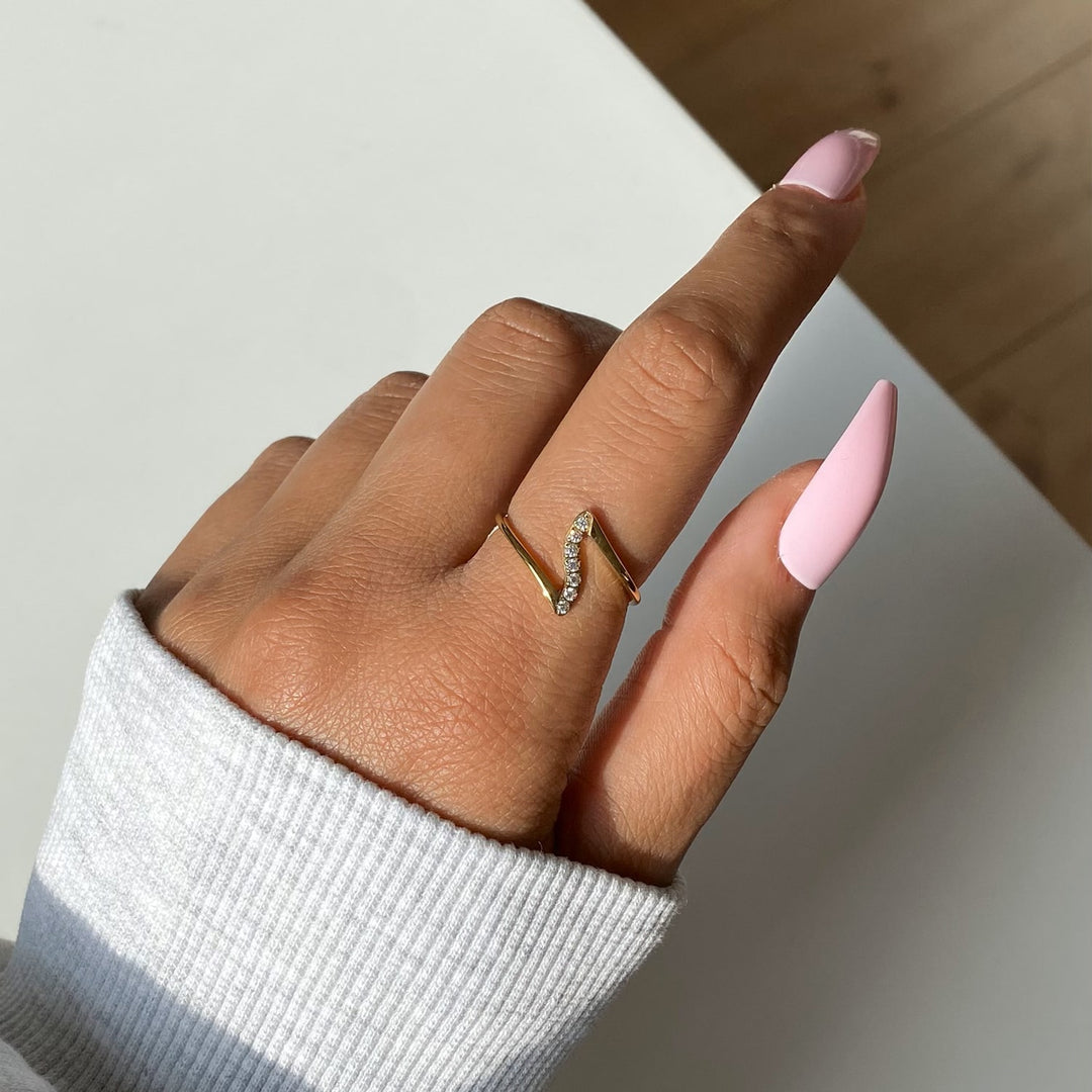 auffälliger vergoldeter Ring Zirkonia Steine 