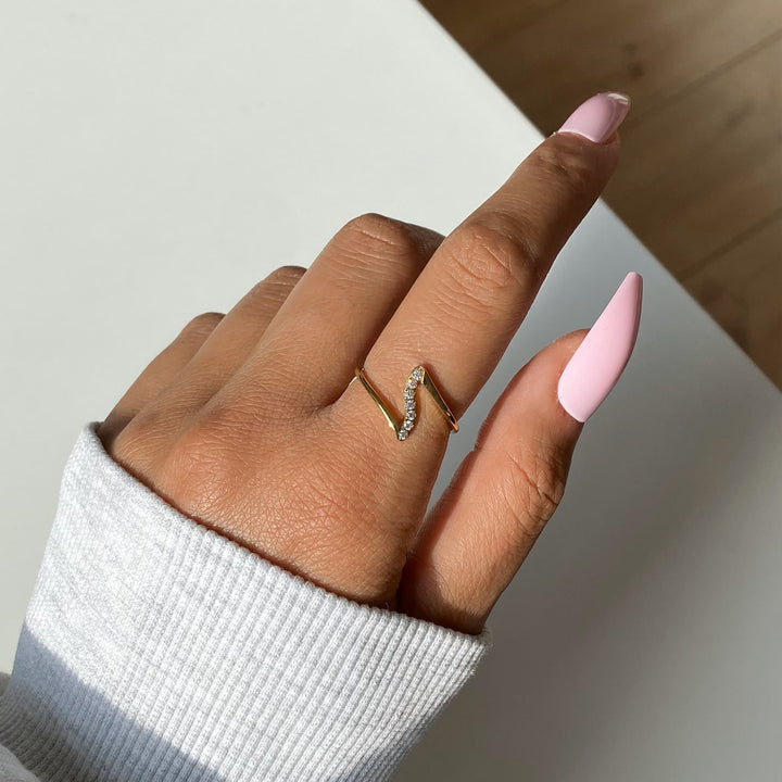 auffälliger vergoldeter Ring Zirkonia Steine 