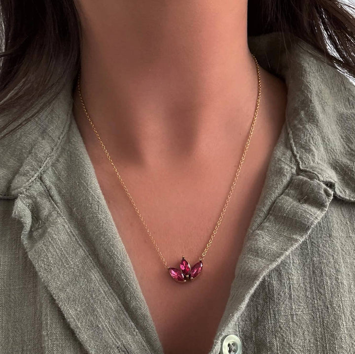 Lotus Halskette Rot 18K vergoldet wasserfest