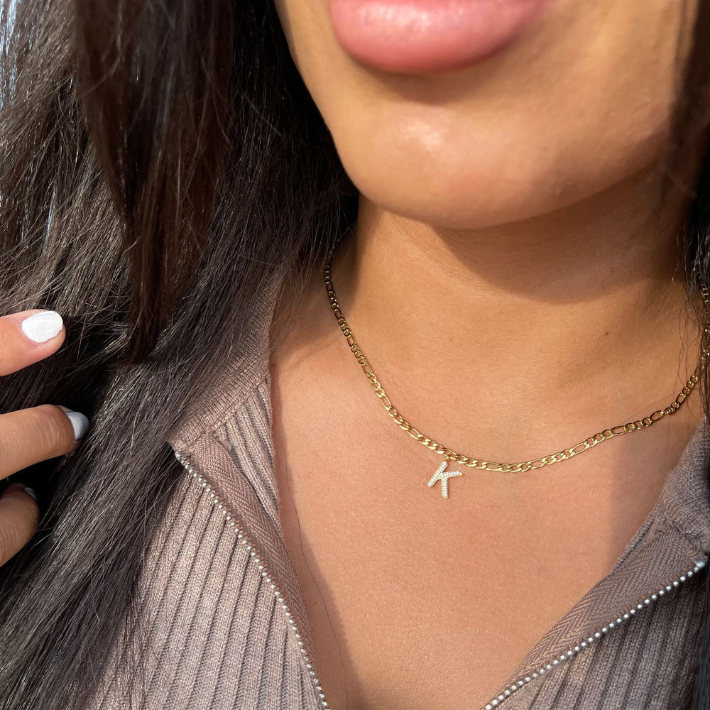 Personalisierte Kette mit Buchstabe vergoldet Figaro wasserfest